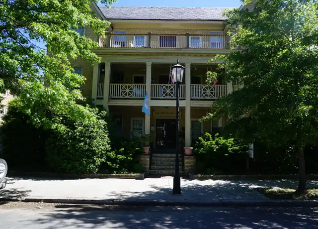 Property at 2832 Monument Ave Apt 06, Richmond, VA, 23221, 2 beds, 1 bath, [object Object]