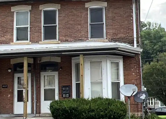 Property at 455 W Locust St Unit 1/2, Dubuque, IA, 52001, 2 beds, 1 bath, [object Object]