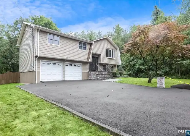 Property at 27 Ellen Ln, Wayne, NJ, 07470, 3 beds, 2 baths, [object Object]