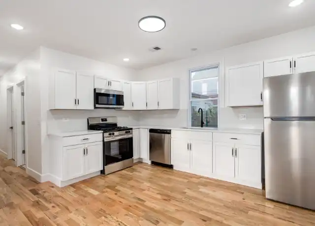 Property at 3016 W 40th St Unit 1 REAR, Chicago, IL, 60632, 3 beds, 1 bath, [object Object]