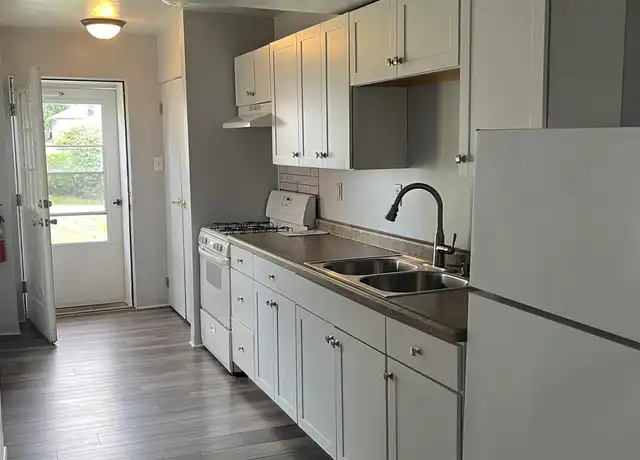Property at 26 E 1st Ave, Latrobe, PA, 15650, 2 beds, 1 bath, [object Object]