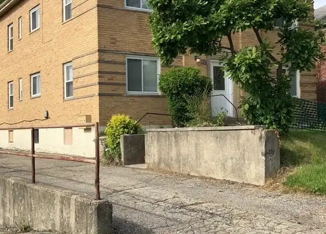 Property at 28 W Nottingham Rd Unit 1, Dayton, OH, 45405, 1 bed, 1 bath, [object Object]