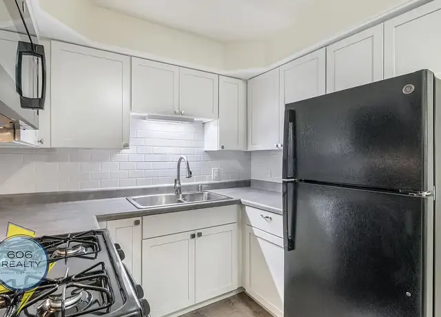 Photo of 1039 College Ave, Wheaton, IL 60187