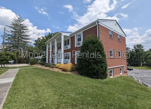 Property at 408 6th Ave W, Hendersonville, NC, 28739, 2 beds, 1 bath, [object Object]
