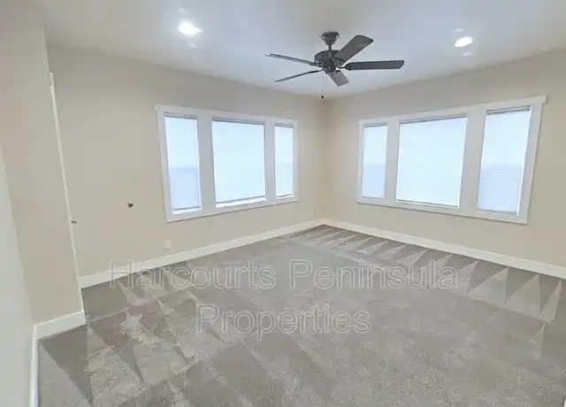 Property at 2305 6th St Unit B, Bremerton, WA, 98312, 1 bed, 1 bath, [object Object]
