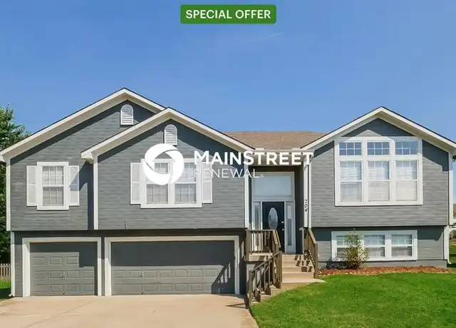 Property at 704 SE 15th St, Lees Summit, MO, 64081, 3 beds, 2 baths, [object Object]