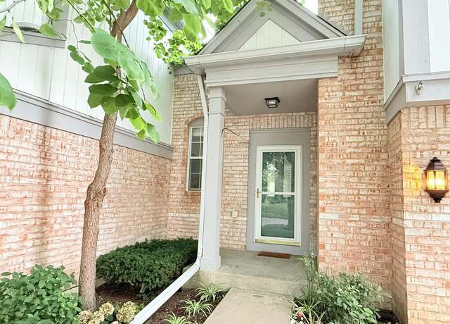 Photo of 210 W Fox Hill Dr, Buffalo Grove, IL 60089