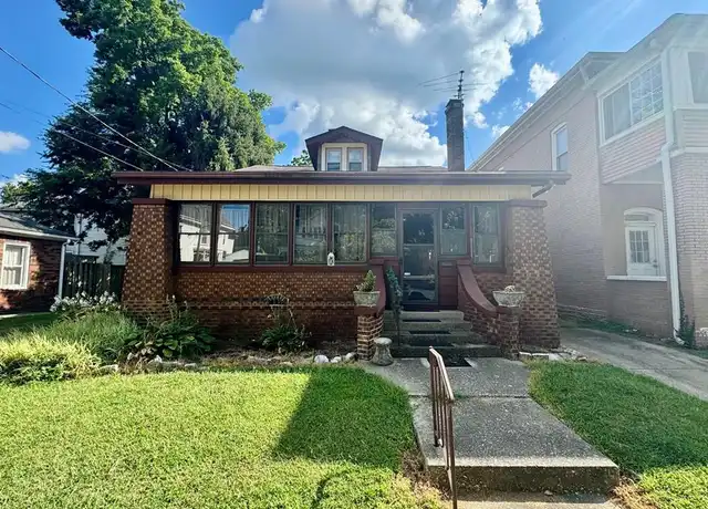Property at 439 E 8th St, Alton, IL, 62002, 3 beds, 1.5 baths, [object Object]