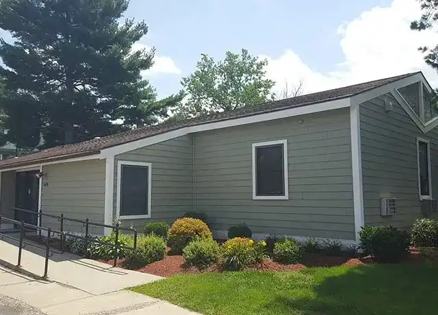 Property at 360 1/2 Tokeneke Rd, Holyoke, MA, 01040, 2 beds, 1 bath, [object Object]