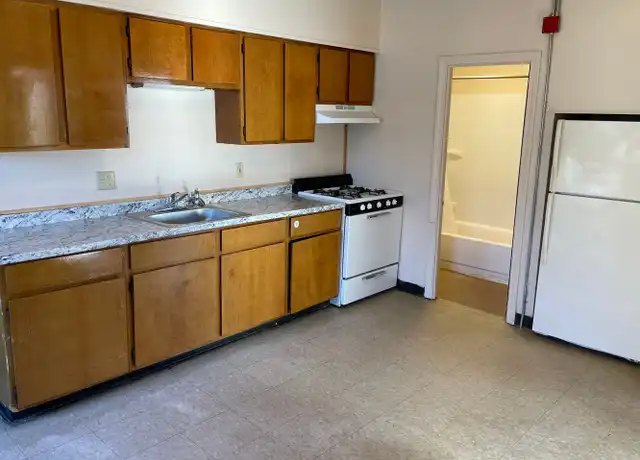 Property at 440 2nd Ave Unit E202, Woonsocket, RI, 02895, 3 beds, 1 bath, [object Object]