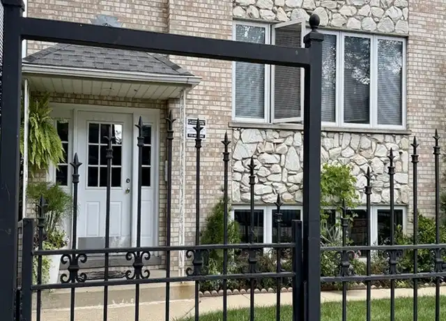 Property at 2550 W Winnemac Ave Unit 1, Chicago, IL, 60625, 3 beds, 2 baths, [object Object]