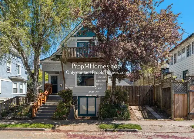 Property at 220 SE 30th Pl Unit 220, Portland, OR, 97214, 1 bed, 1 bath, [object Object]