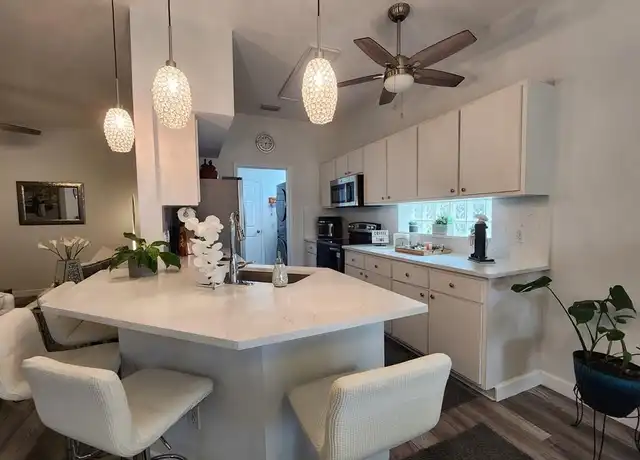 Property at 10700 Aqua Surf Ct, Estero, FL, 33928, 3 beds, 2 baths, [object Object]