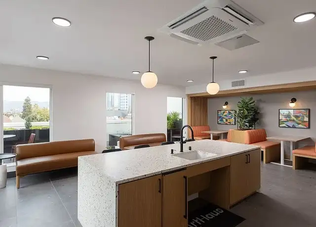 Photo of 685 9th St, Oakland, CA 94607