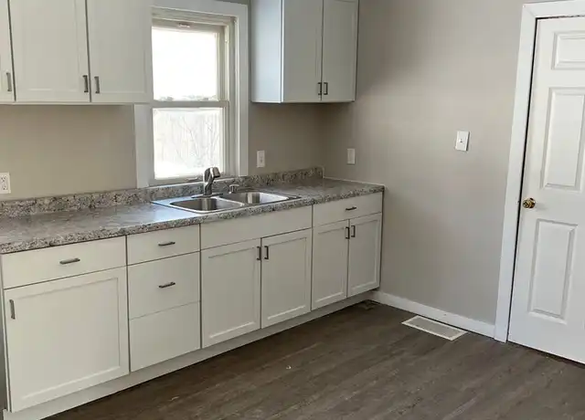 Property at 752 Dawson St, Waterloo, IA, 50703, 4 beds, 1 bath, [object Object]