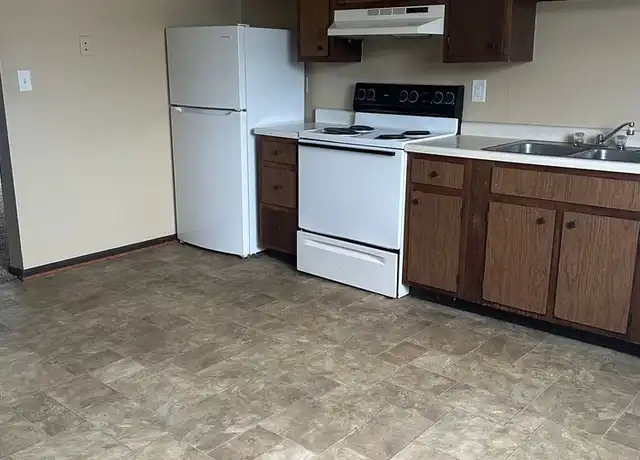 Property at 1601 30th St NW Unit 1601 7, Cedar Rapids, IA, 52405, 2 beds, 1.5 baths, [object Object]