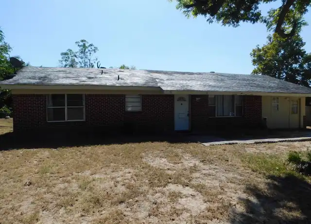 Property at 305 Arthur St, Lindale, TX, 75771, 4 beds, 2 baths, [object Object]