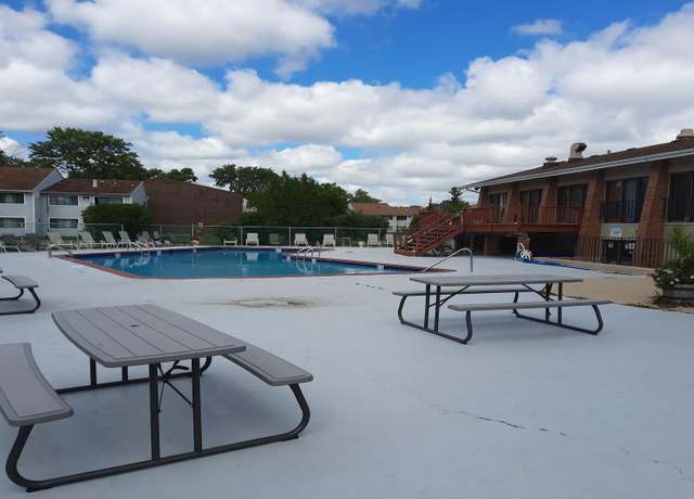 Photo of 3900 Bayside Dr #3, Palatine, IL 60074