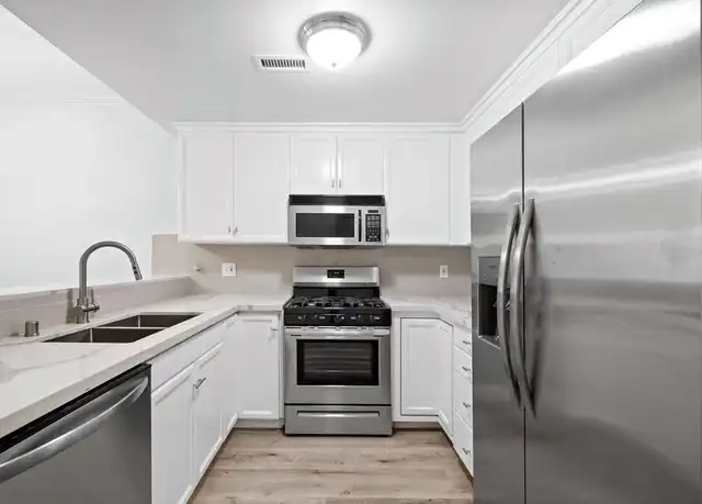 Property at 2335 S Bentley Ave Unit 207, Los Angeles, CA, 90064, 2 beds, 2 baths, [object Object]