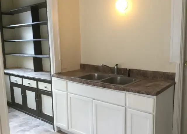 Property at 3913-3915 W Walnut St Unit Upper, Milwaukee, WI, 53208, 3 beds, 1 bath, [object Object]