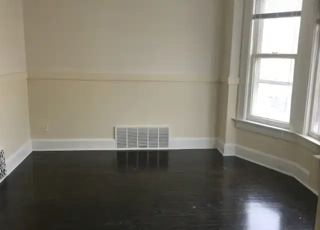Property at 3913-3915 W Walnut St Unit Upper, Milwaukee, WI, 53208, 3 beds, 1 bath, [object Object]
