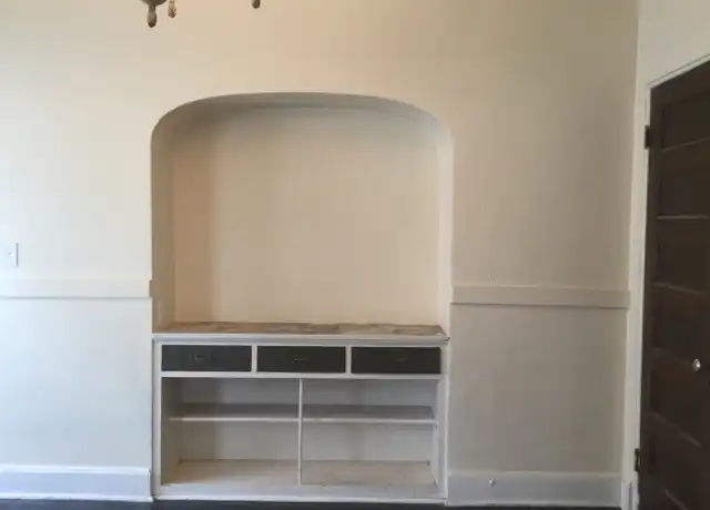 Property at 3913-3915 W Walnut St Unit Upper, Milwaukee, WI, 53208, 3 beds, 1 bath, [object Object]