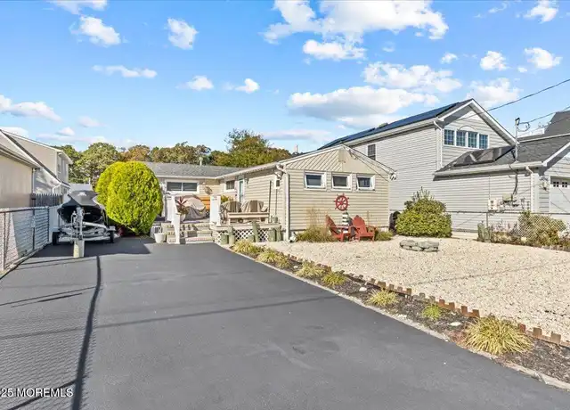 Property at 4 Cedar Crest Dr, Toms River, NJ, 08753, 2 beds, 1 bath, [object Object]