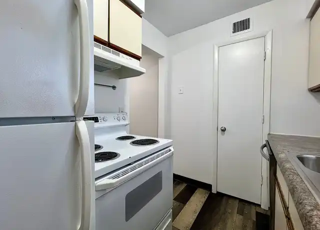 Property at Colonial Apartments - 423 27th St NE, Rochester, MN, 55906, 2 beds, 1.5-2 baths, [object Object]