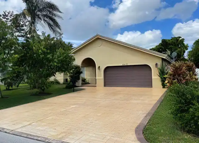 Property at 6401 Sedgewyck Cir W, Davie, FL, 33331, 4 beds, 3 baths, [object Object]