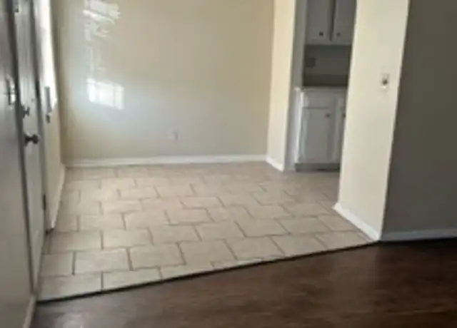 Property at 2404 N Reeves Ave Unit 10, Oklahoma City, OK, 73127, 1 bed, 1 bath, [object Object]