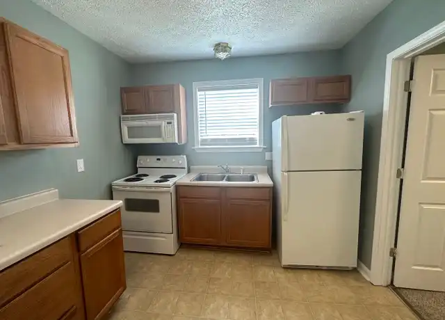 Property at 366 Donaghey Ave #4, Conway, AR, 72034, 1 bed, 1 bath, [object Object]