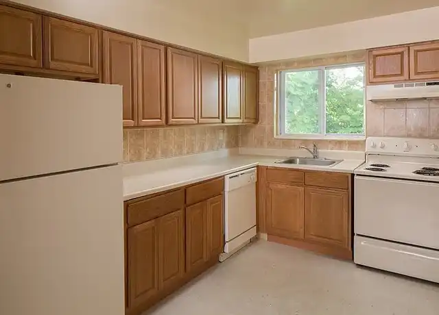 Property at Hampton Oaks Apartments - 7 Oakwood Dr, Peekskill, NY, 10566, 1-2 bed, 1 bath, [object Object]