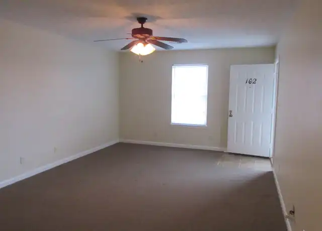 Property at 100 Pinnacle Ct Unit 102, Frankfort, KY, 40601, 2 beds, 1 bath, [object Object]