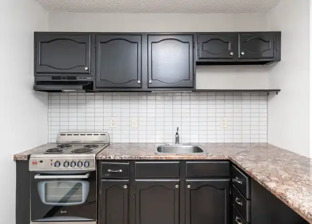 Property at 1106 Kent Cir, Waterloo, IA, 50701, 1 bed, 1 bath, [object Object]