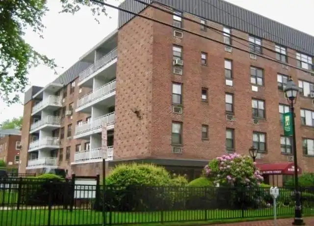 Property at 124 Smith St Apt 1N, Freeport, NY, 11520, 1 bed, 1 bath, [object Object]