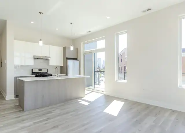 Property at 662 N Sangamon St Unit 201, Chicago, IL, 60642, 1 bed, 1 bath, [object Object]