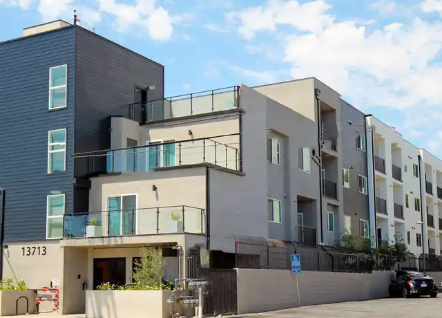 Property at 13713 Oxnard St, Van Nuys, CA, 91401, 1 bed, 1 bath, [object Object]