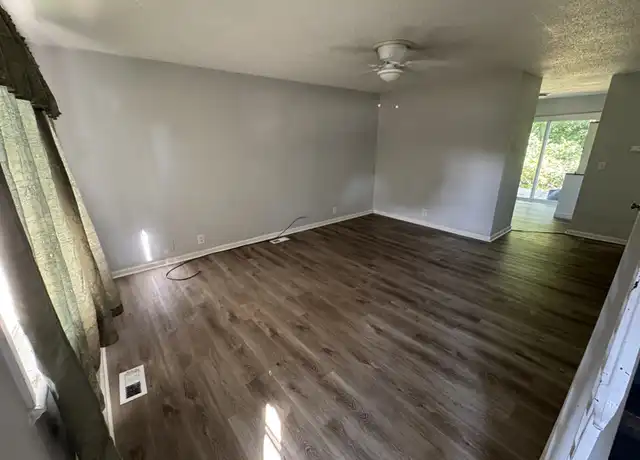 Property at 3309 W Greenwood Pl, Peoria, IL, 61615, 2 beds, 1.5 baths, [object Object]