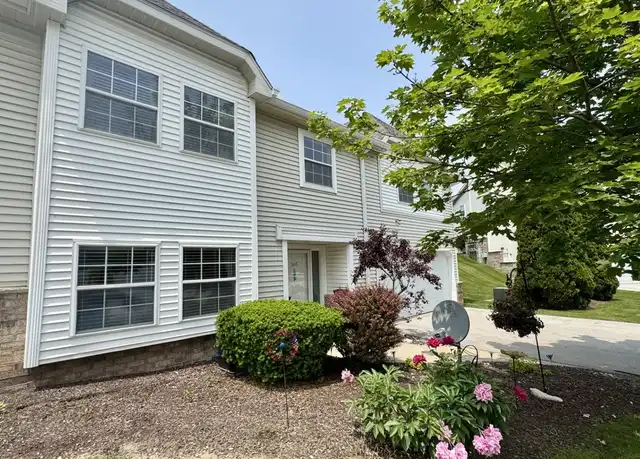 Property at 365 Jennifer Ln, Brookfield, WI, 53045, 3 beds, 2.5 baths, [object Object]