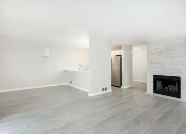 Property at 6041 California Ave SW Unit 405, Seattle, WA, 98136, 2 beds, 1 bath, [object Object]