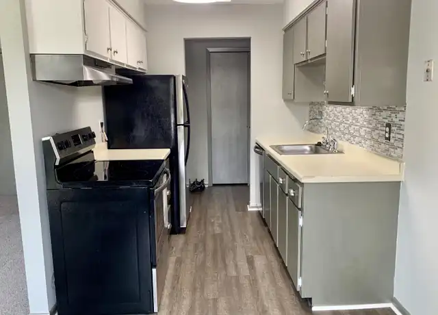 Property at 810 9th Ave S, Hopkins, MN, 55343, 1 bed, 1 bath, [object Object]