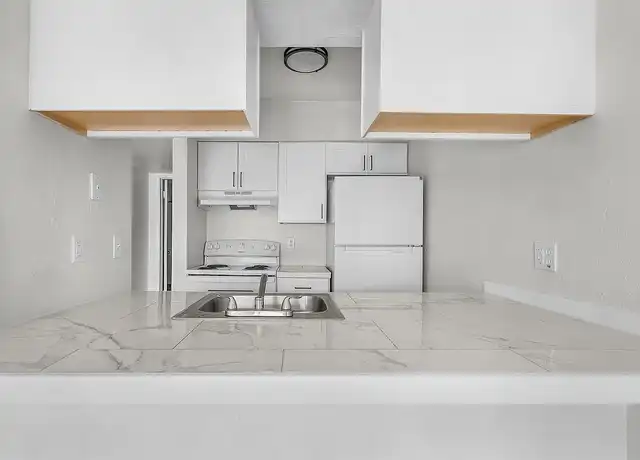 Property at The Lakeside at 2315 - 2315 Central Ave, Fort Myers, FL, 33901, 1 bed, 1 bath, [object Object]