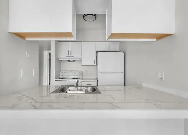 Property at The Lakeside at 2315 - 2315 Central Ave, Fort Myers, FL, 33901, 1 bed, 1 bath, [object Object]
