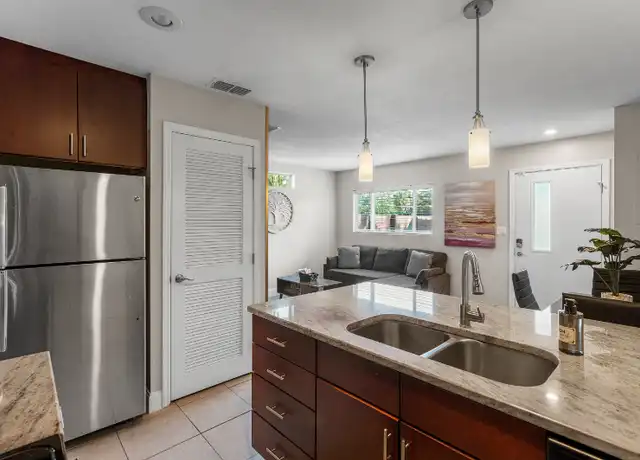 Property at 202 N Fremont Ave Unit B, Tampa, FL, 33606, 1 bed, 1 bath, [object Object]