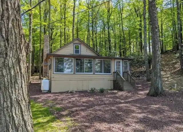 Property at 175 S Lake Dr, Lake Harmony, PA, 18624, 2 beds, 1 bath, [object Object]