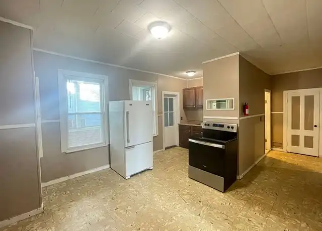 Property at 121 Cypress St Unit 2, Manchester, NH, 03103, 3 beds, 1 bath, [object Object]