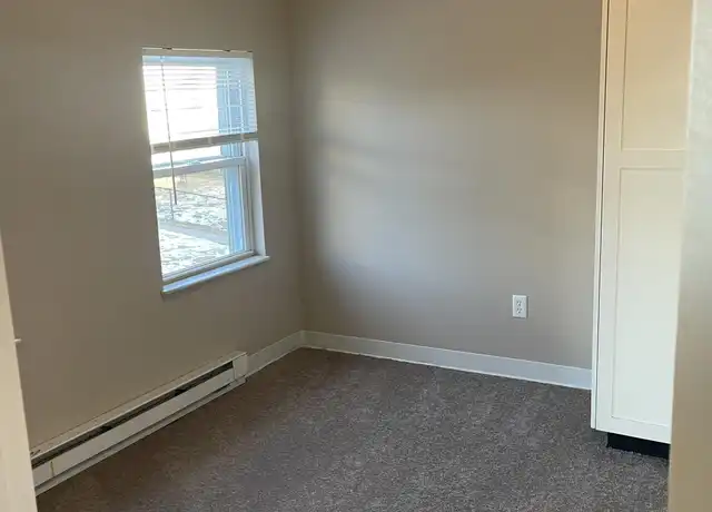 Property at 285 Concord St Unit 2, Manchester, NH, 03104, 2 beds, 1 bath, [object Object]