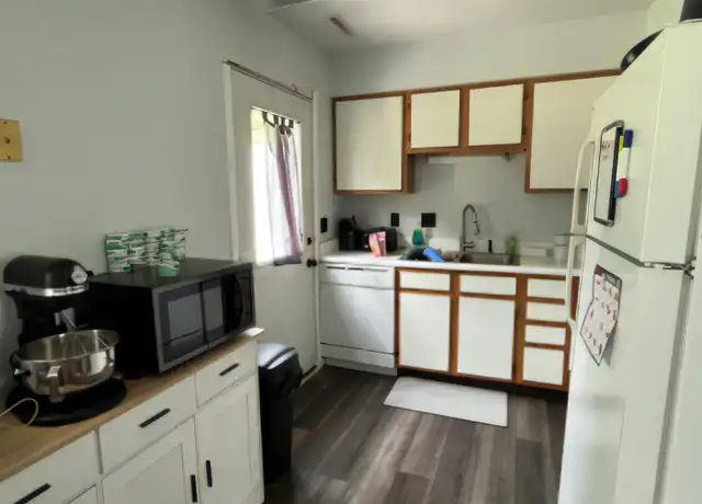 Property at 406 E Plainview Ave, Indianola, IA, 50125, 2 beds, 1.5 baths, [object Object]