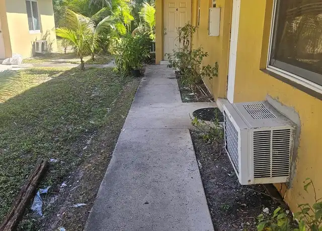 Property at 656 SW 16th Ave, Fort Lauderdale, FL, 33312, 2 beds, 1 bath, [object Object]