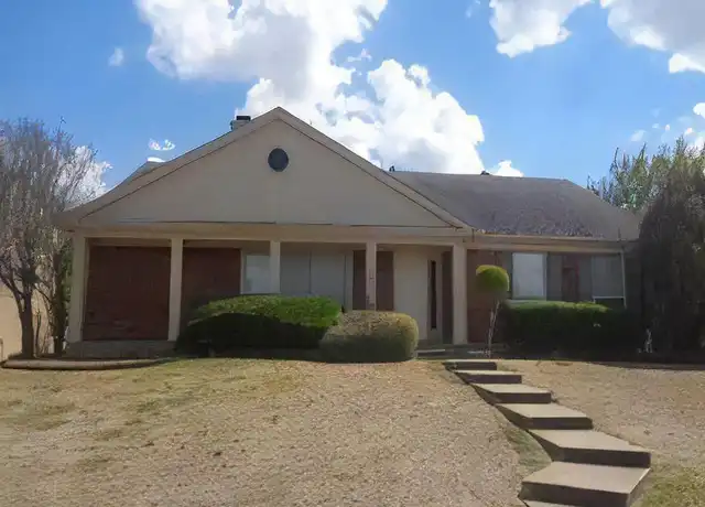 Property at 900 Eagle Dr, Desoto, TX, 75115, 4 beds, 2 baths, [object Object]